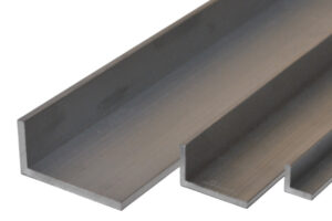 Darstellung eines Alu-Winkelprofils aus Aluminium mit zwei Schenkeln, wie es für den Rahmen eines Außengeheges genutzt wird