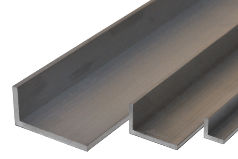 Darstellung eines Alu-Winkelprofils aus Aluminium mit zwei Schenkeln, wie es für den Rahmen eines Außengeheges genutzt wird
